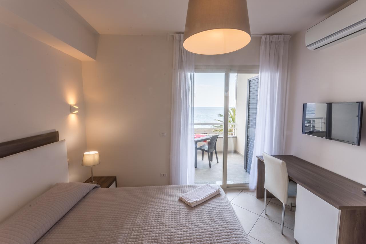 Bed and Breakfast Riva Del Sol Santa Teresa Di Riva Exteriér fotografie